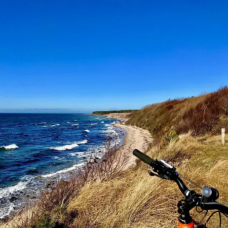 스코블리 3* 론네